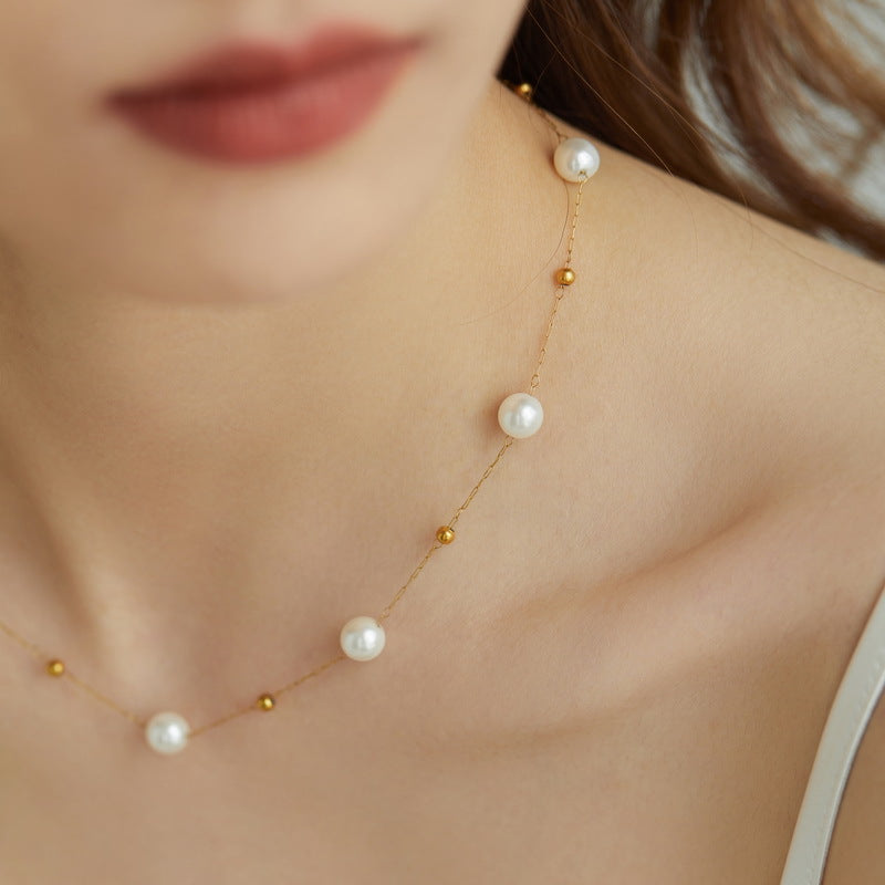 Collar Dorado con Perlitas Acero Inoxidable 1O8