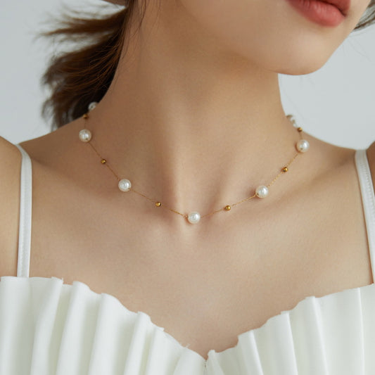 Collar Dorado con Perlitas Acero Inoxidable 1O8