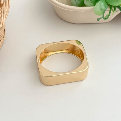 Pulsera Gruesa Dorada Cuadrada  4E19