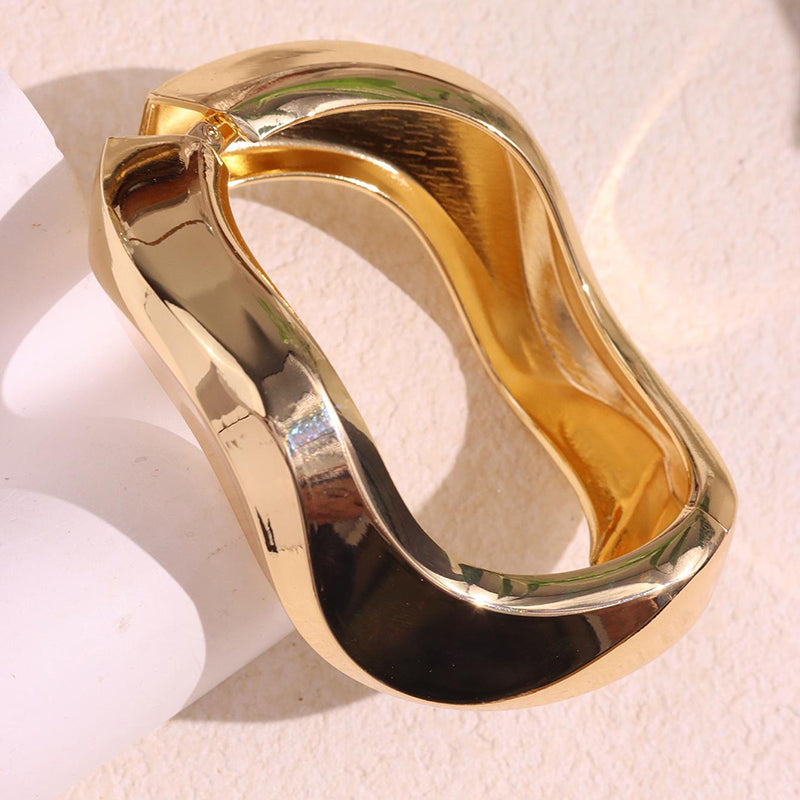 Pulsera Gruesa Dorada Irregular 4E3