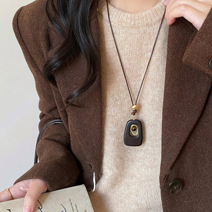Collar Cafe y Dorado Cuero Cuadro 4E3