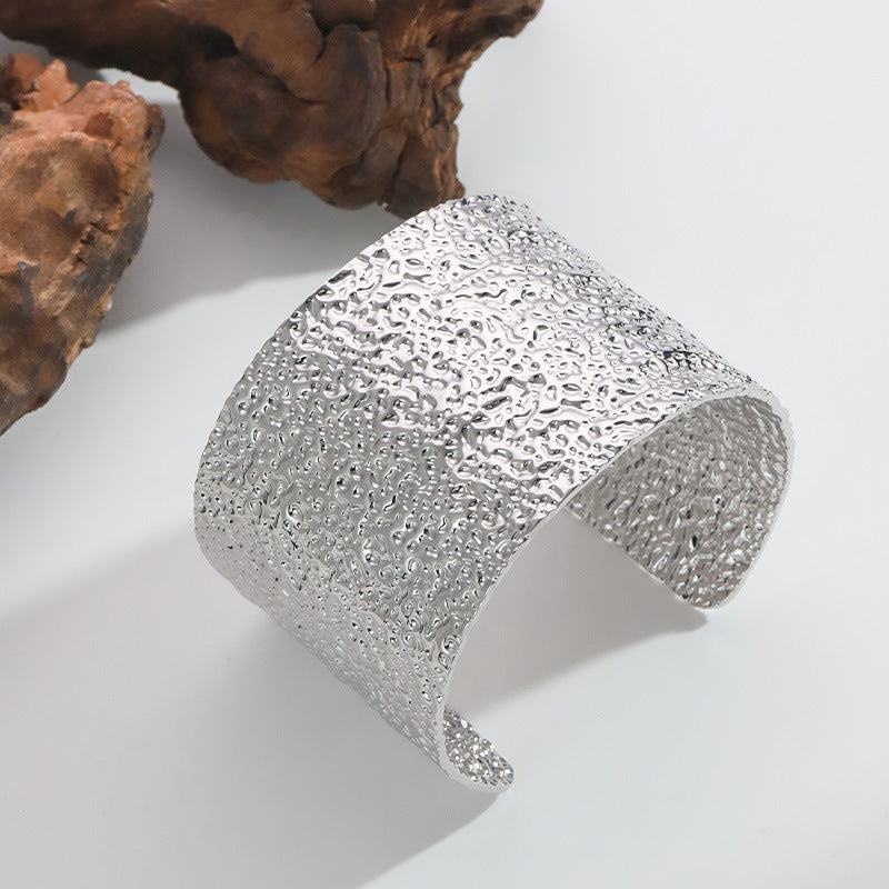 Pulsera Plateada Ancha Metálica 1AA1