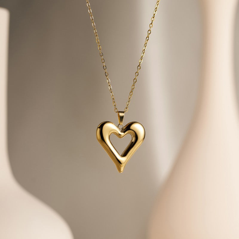 Collar Dorado Corazón de Acero   1J5