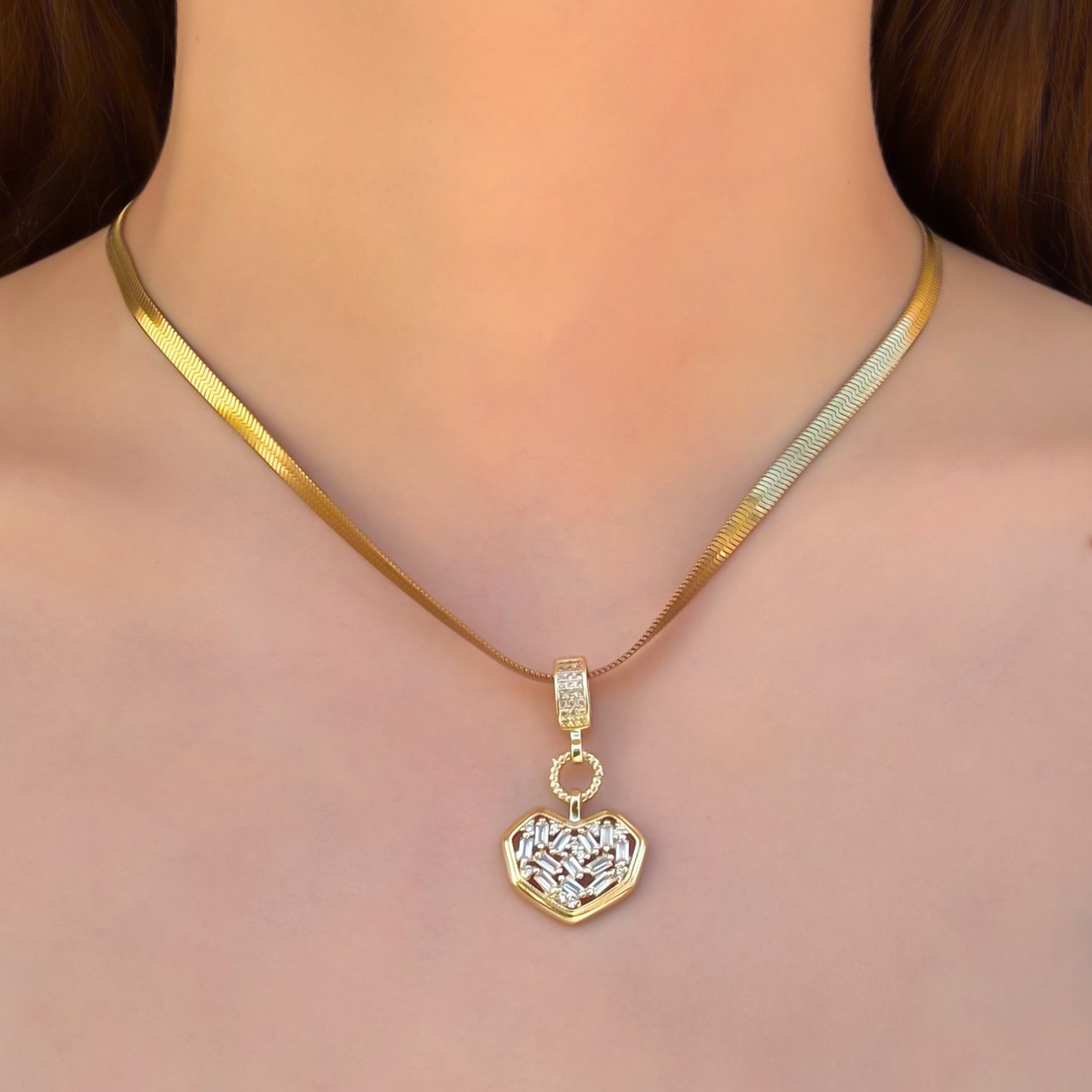 Collar Dorado Corazon Zirconias Acero de Titanio