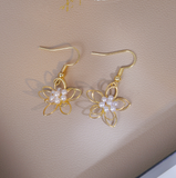 Aretes Flor y Perlitas Dorada  2C5