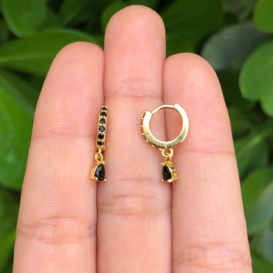 Aretes Arracada Zirconia Negra Chapa de Oro Az289