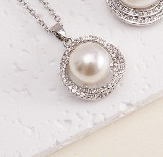 Collar Plateado Perla Brillante  Chapa de Oro 1Y1