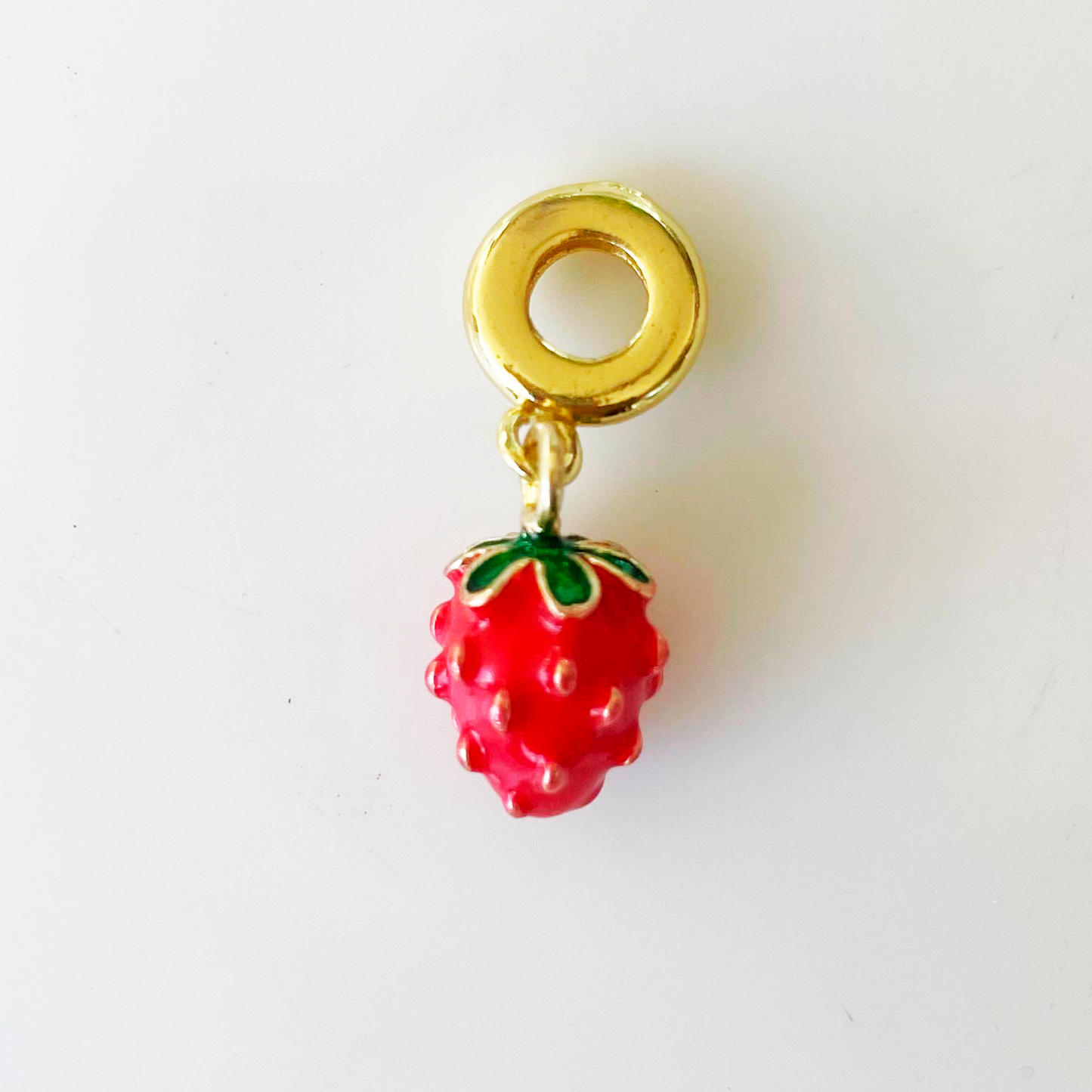 Dije de Fresa Chapa de Oro  2K6
