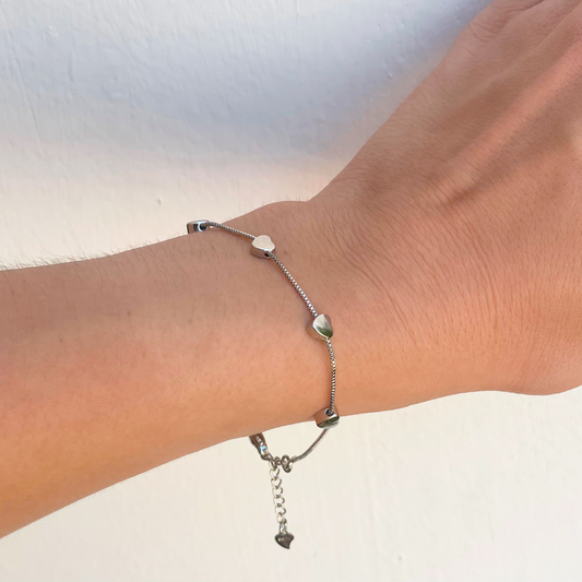 Pulsera Corazones Plateada 1R7