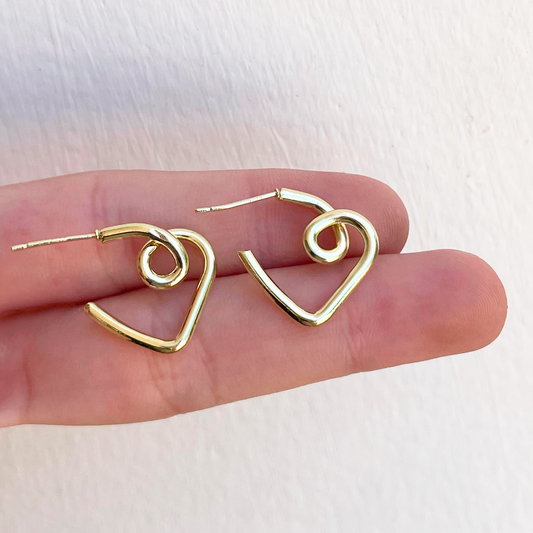 Aretes Corazón Torcido Dorado 1D5