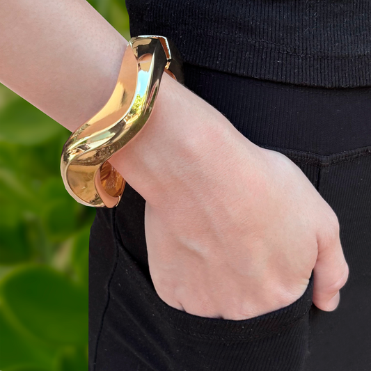 Pulsera Gruesa Dorada Irregular 4E3