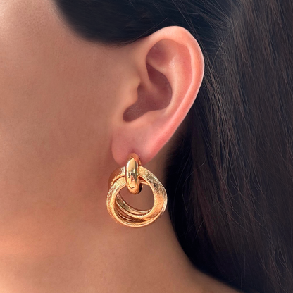 Aretes Aros Dorados Nudo de Aros  1S3