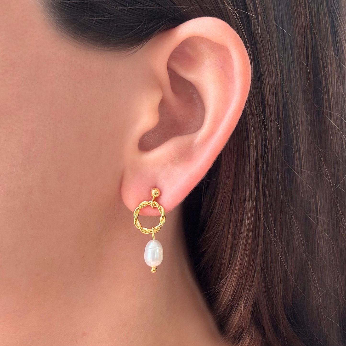 Aretes Dorados Aro y Perla de Río Chapa de Oro 1K4