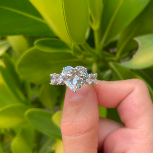 Anillo Corazón Zirconias Blancas Chapa de Oro