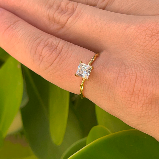 Anillo Trenzado Dorado Zirconia Cuadrada Talla 6 Chapa de Oro Az85