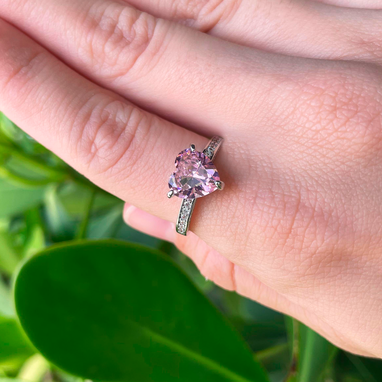 Anillo Plateado Corazón Rosa Chapa de Oro