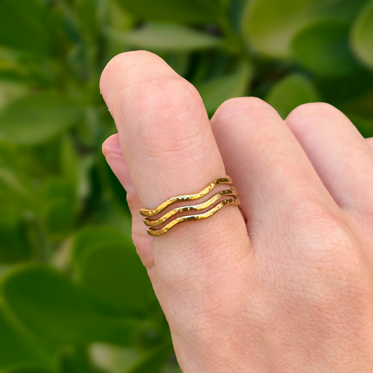 Anillo Dorado Ondas Acero Inoxidable  2V4