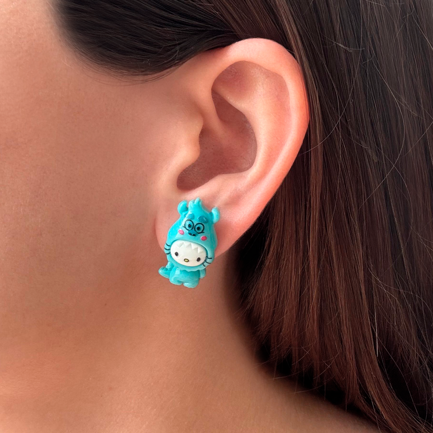 Aretes Kitty Vestida de Sullivan  2V8