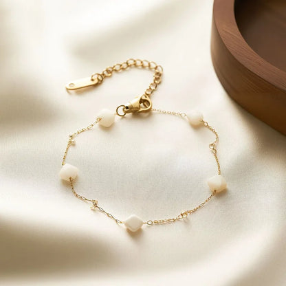 Pulsera Dorada Trébol Flor Blanca Acero Inoxidable  1j8