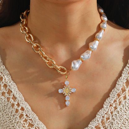Collar Dorado y de Perlas con Cruz 1AA1