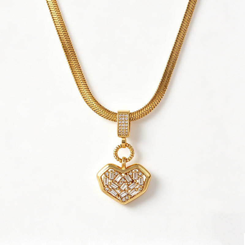 Collar Dorado Corazon Zirconias Acero de Titanio