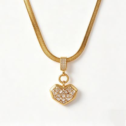 Collar Dorado Corazon Zirconias Acero de Titanio