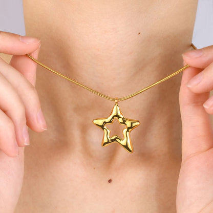 Collar Dorado Estrella Acero de Titanio