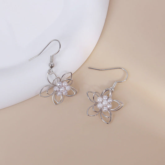 Aretes Flor y Perlitas Plateada 2D7