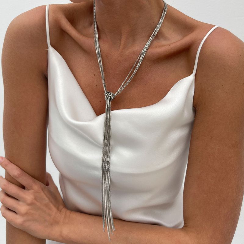 Collar Plateado de Flecos Largo
