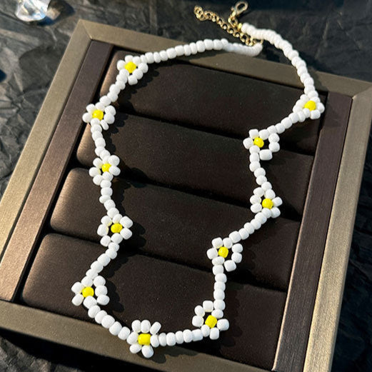 Collar Cuentas Blancas Flor 2B7