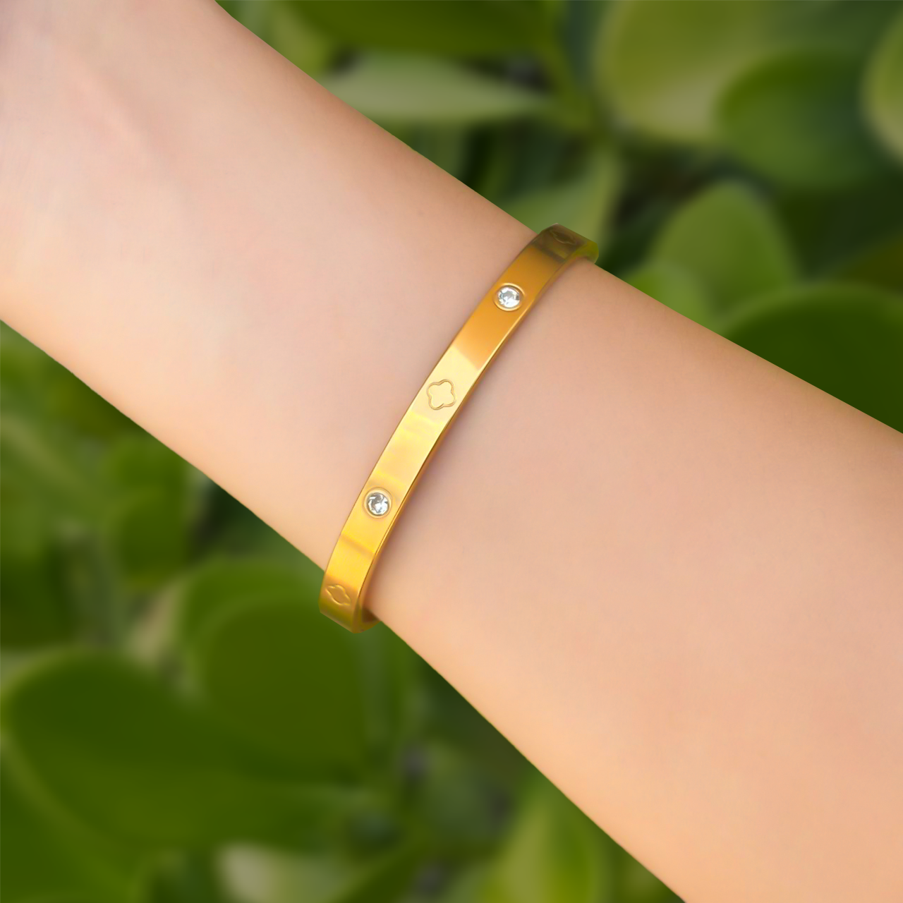 Pulsera Dorada Dura con Zirconias y Trébol Acero Inoxidable 2E8