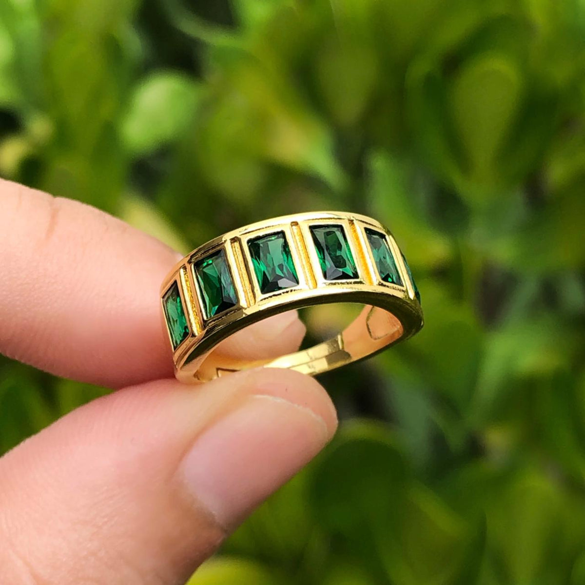 Anillo Cristal Color Esmeralda Ajustable Chapa de Oro