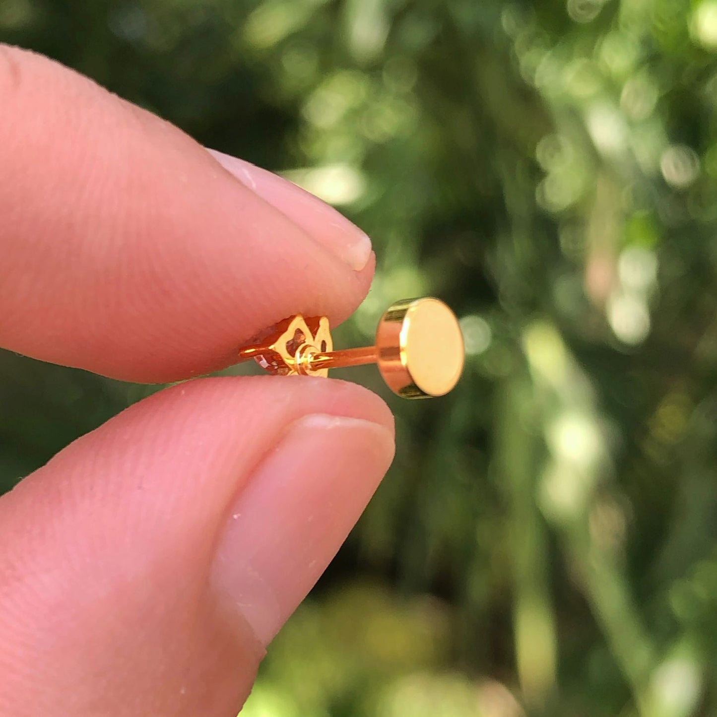 Arete Aro Love Plateado UNA PIEZA Chapa de Oro Az298