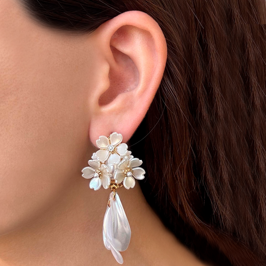 Aretes Flor Blanca  2i5