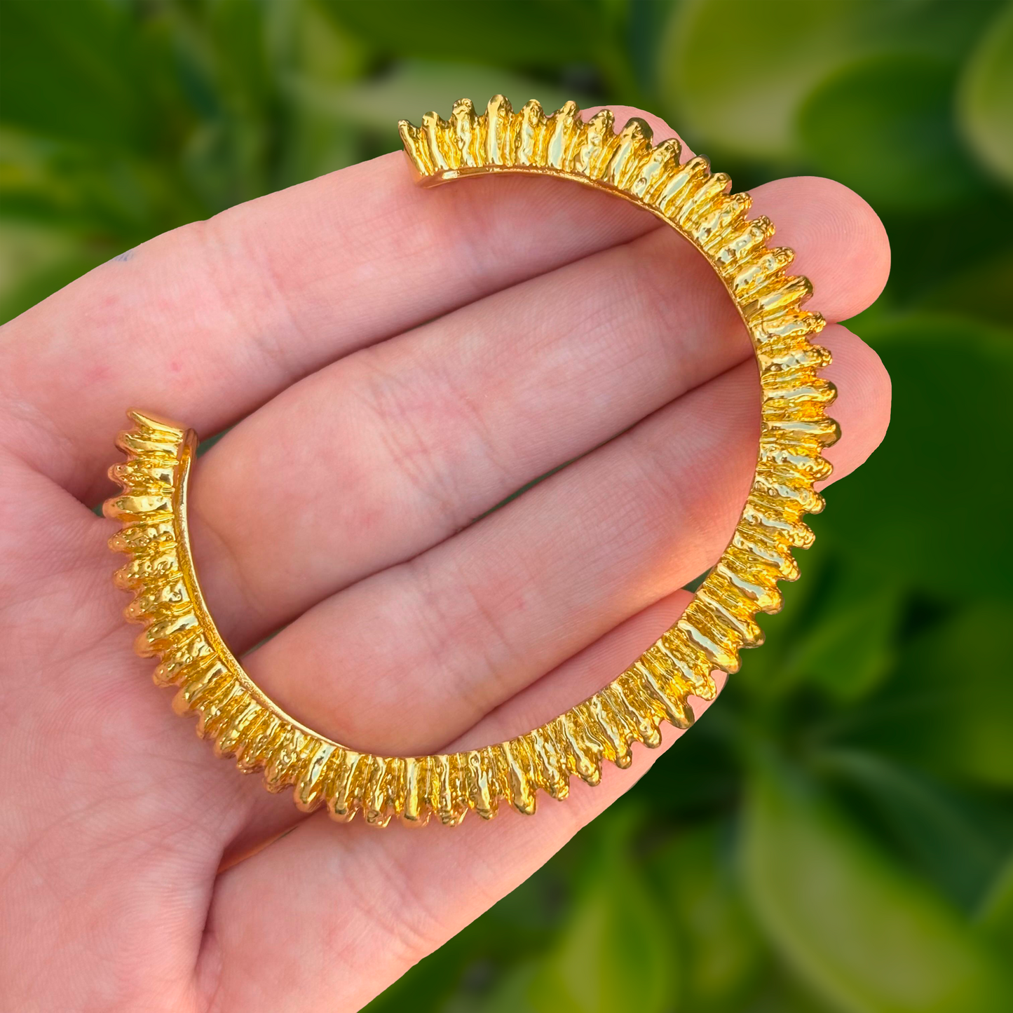 Pulsera Dorada Grum Abierta  2S5