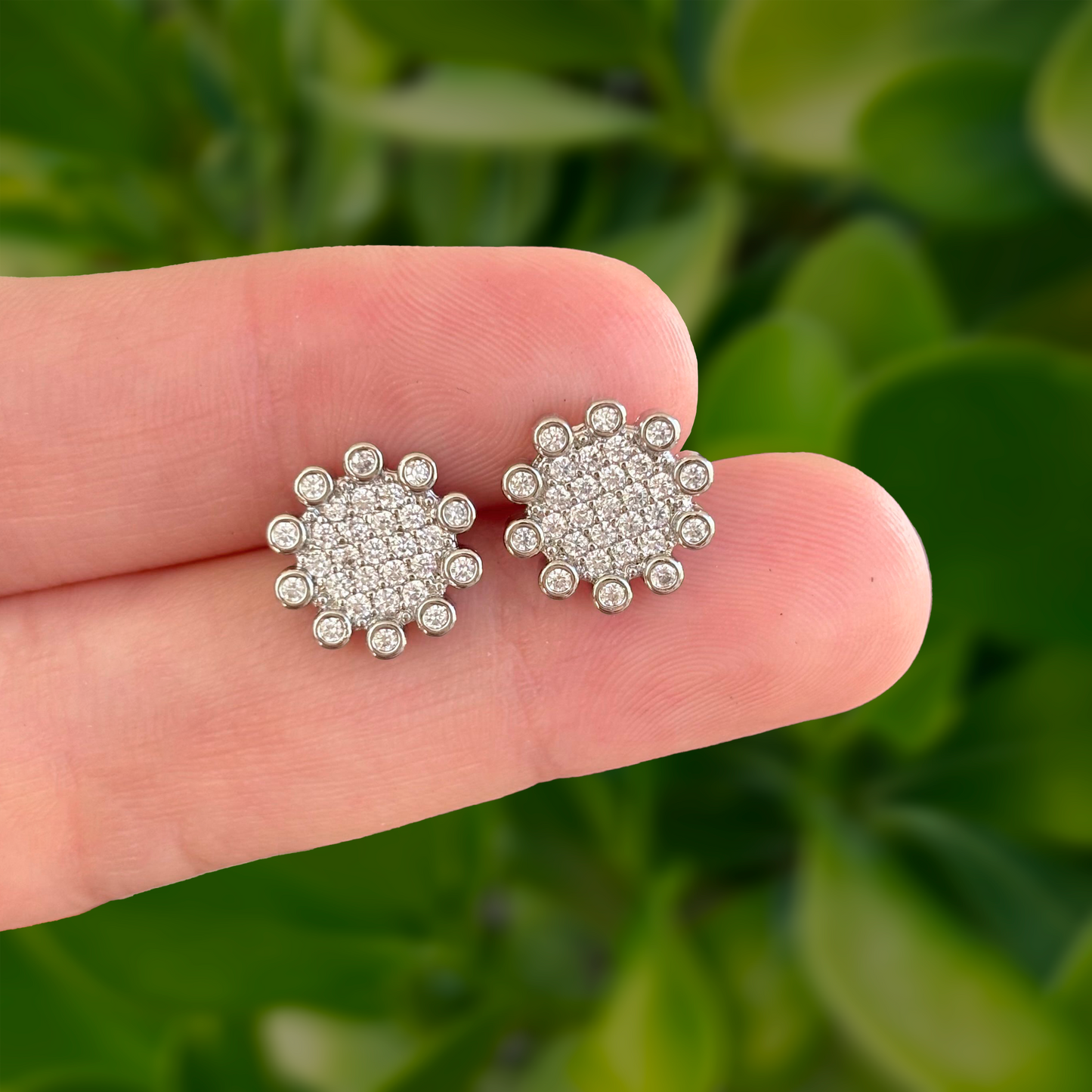Aretes Plateados Flor de Zirconias Chapa de Oro Az105