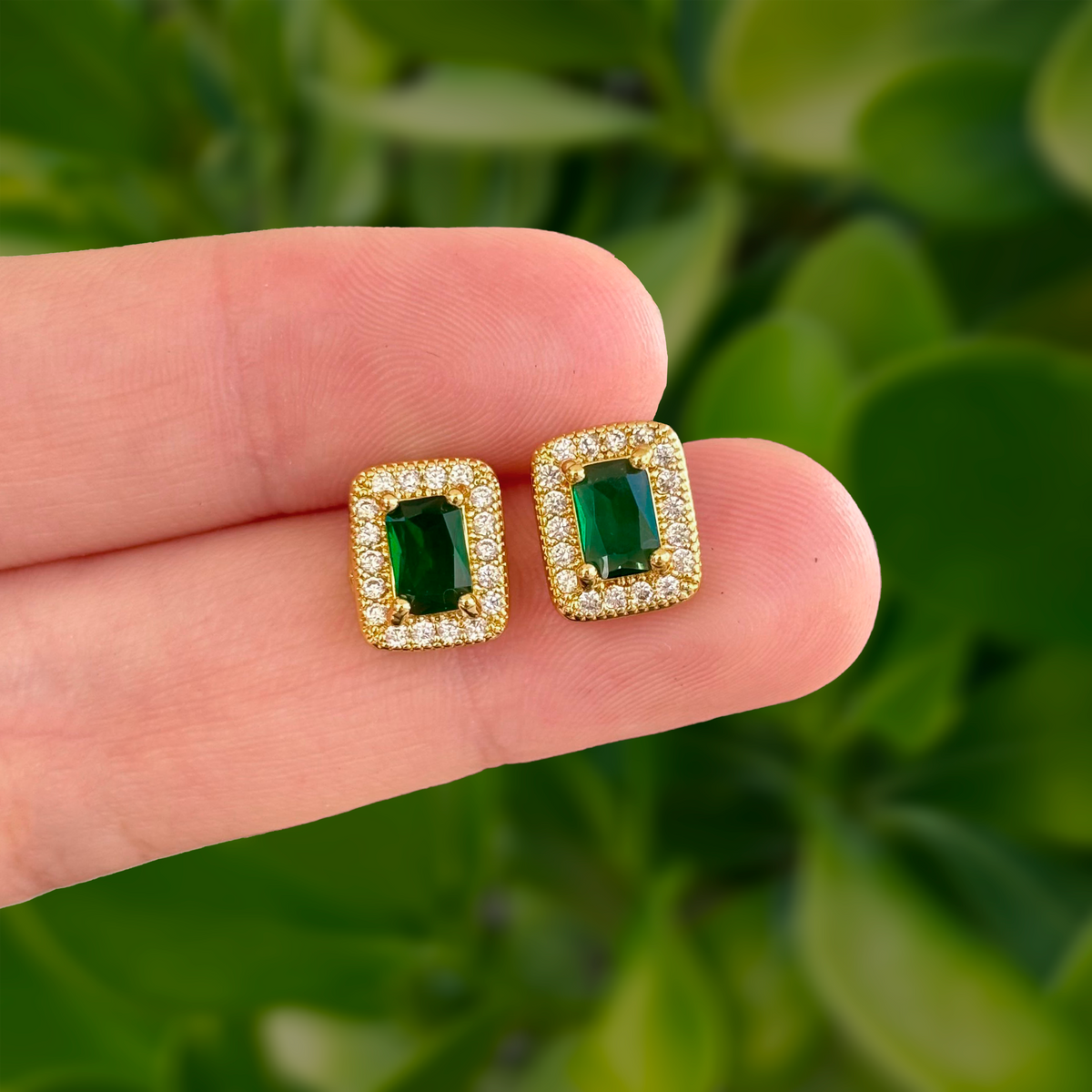 Aretes Cuadro Dorado Zirconia Verde Chapa de Oro