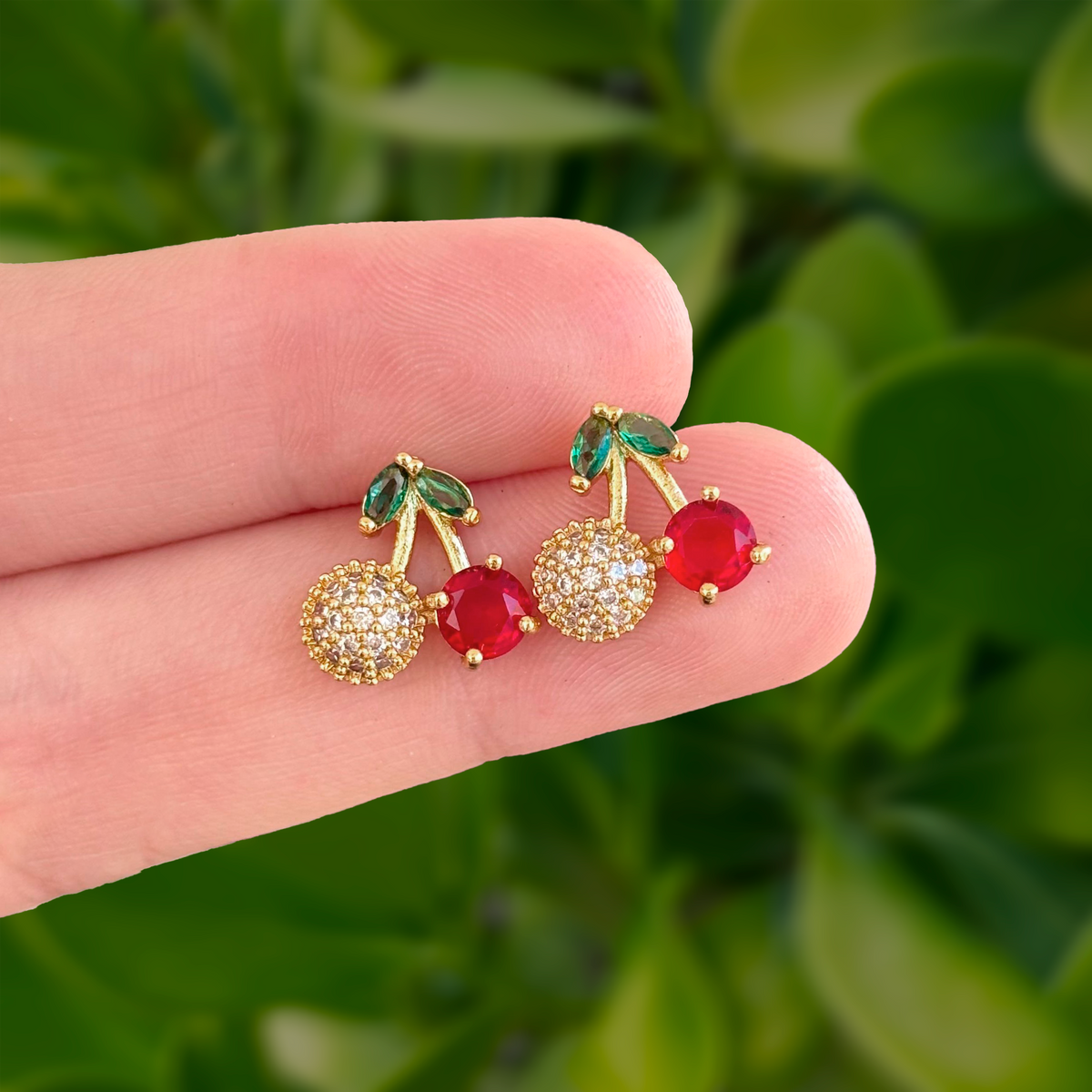 Aretes Dorados Cereza Zirconias Chapa de Oro