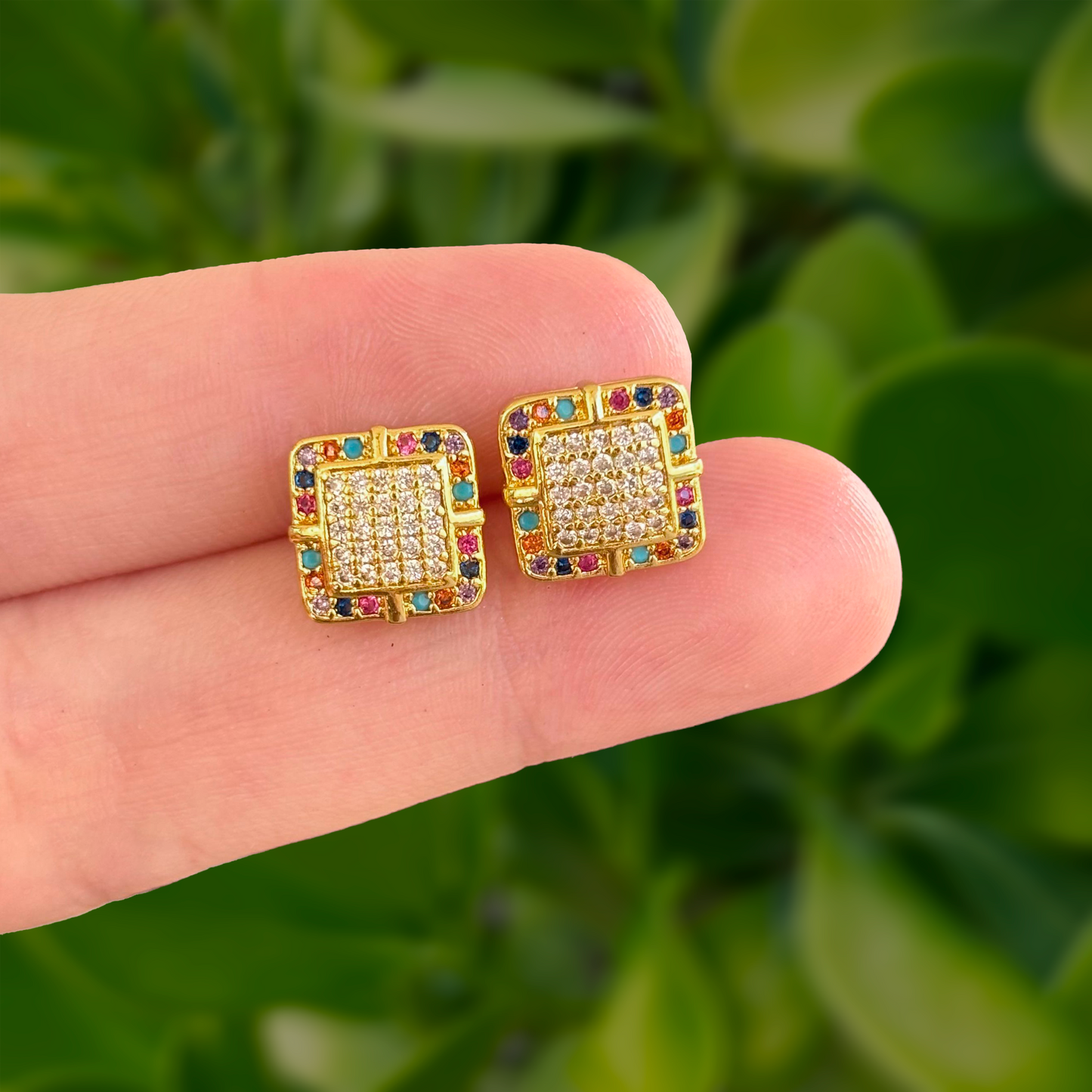Aretes Cuadrados Dorados con Zirconias de Colores Chapa de Oro Az116