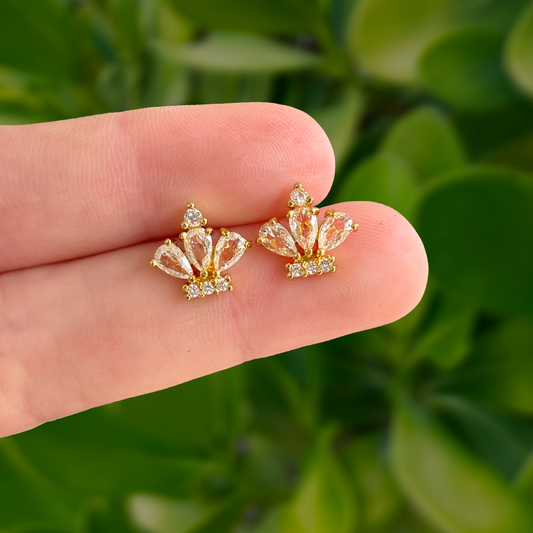 Aretes Corona Dorada Zirconia Blanca Chapa de Oro Az448