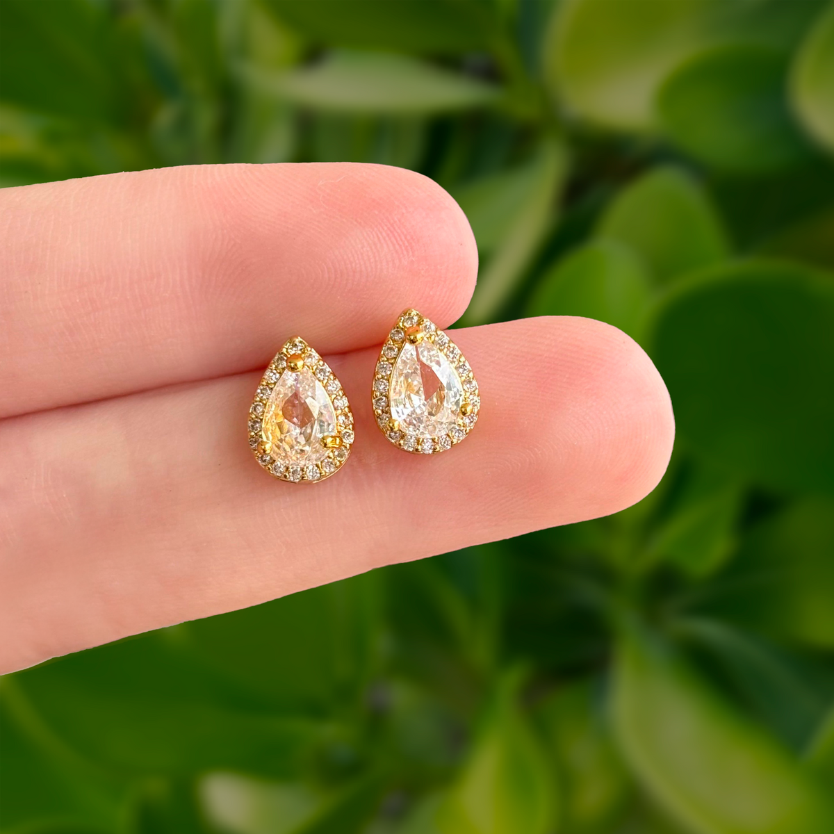 Aretes Dorados Gota Zirconias Chapa de Oro