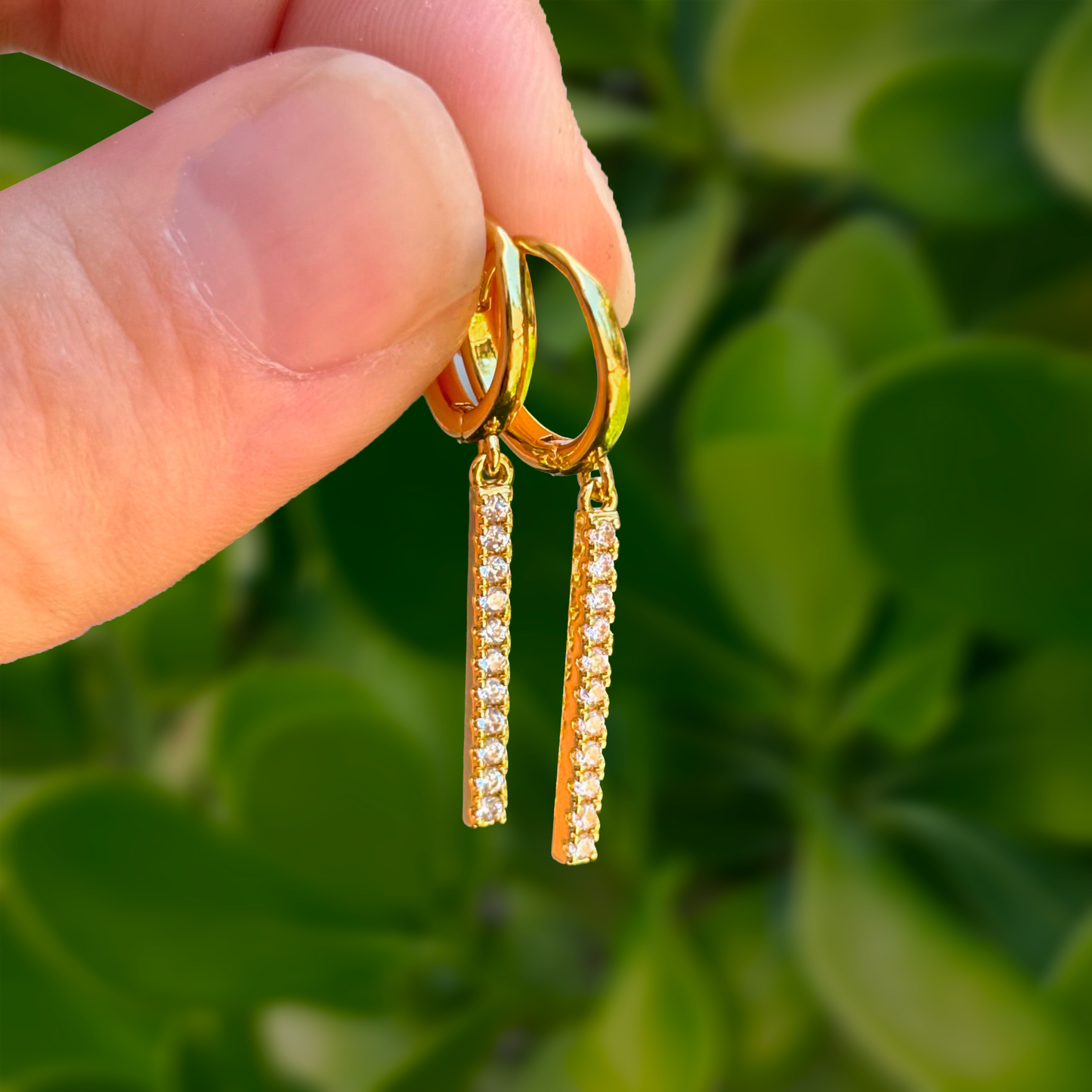 Aretes Dorados Arracada Largo de Zirconias Chapa de Oro Az120