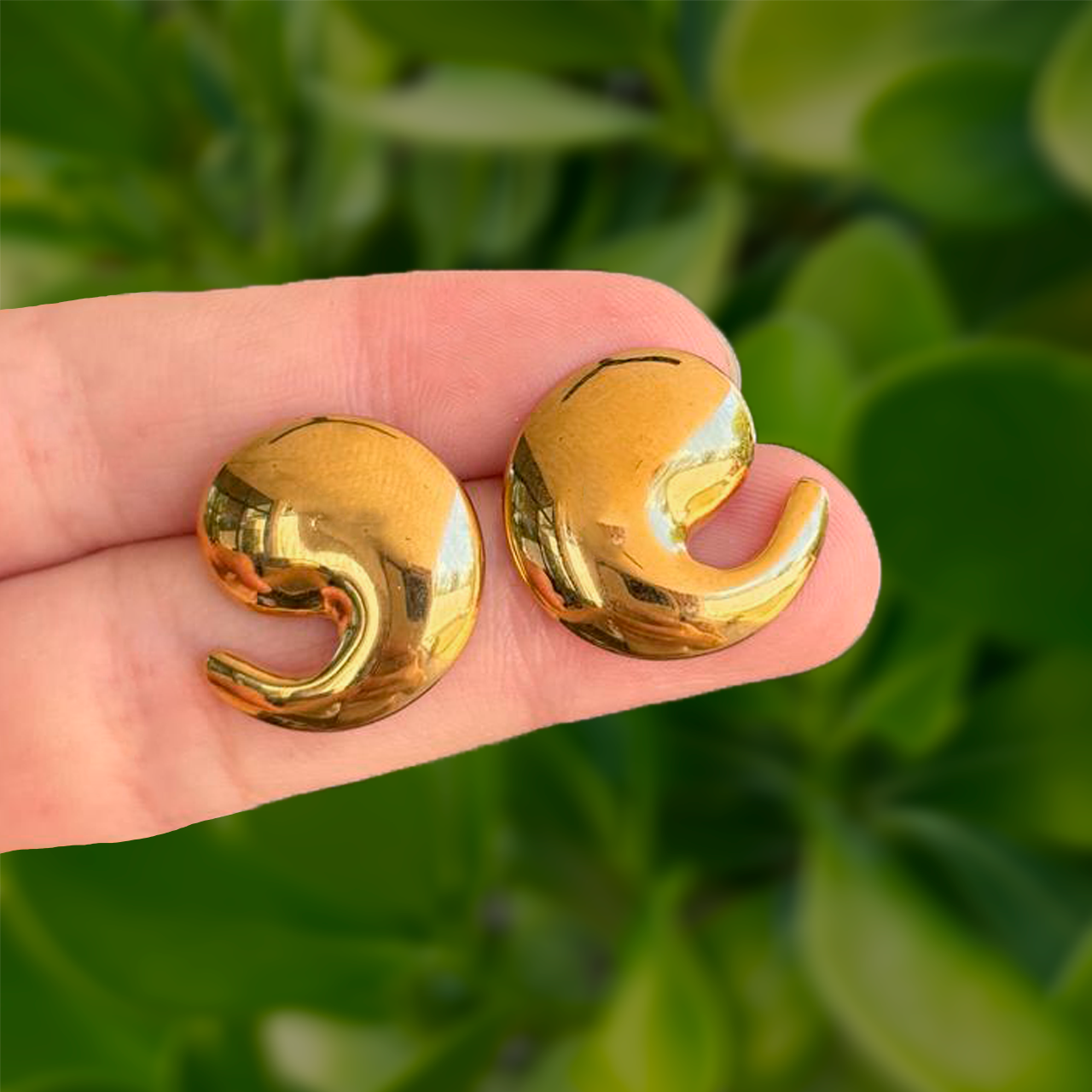 Aretes Dorados Vuelta de Gota  Acero Inoxidable 2M3