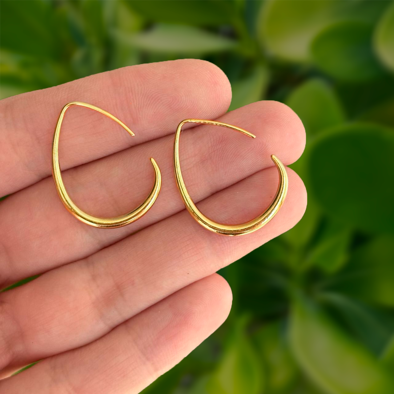 Aretes Dorados Silueta de Gota  1V3