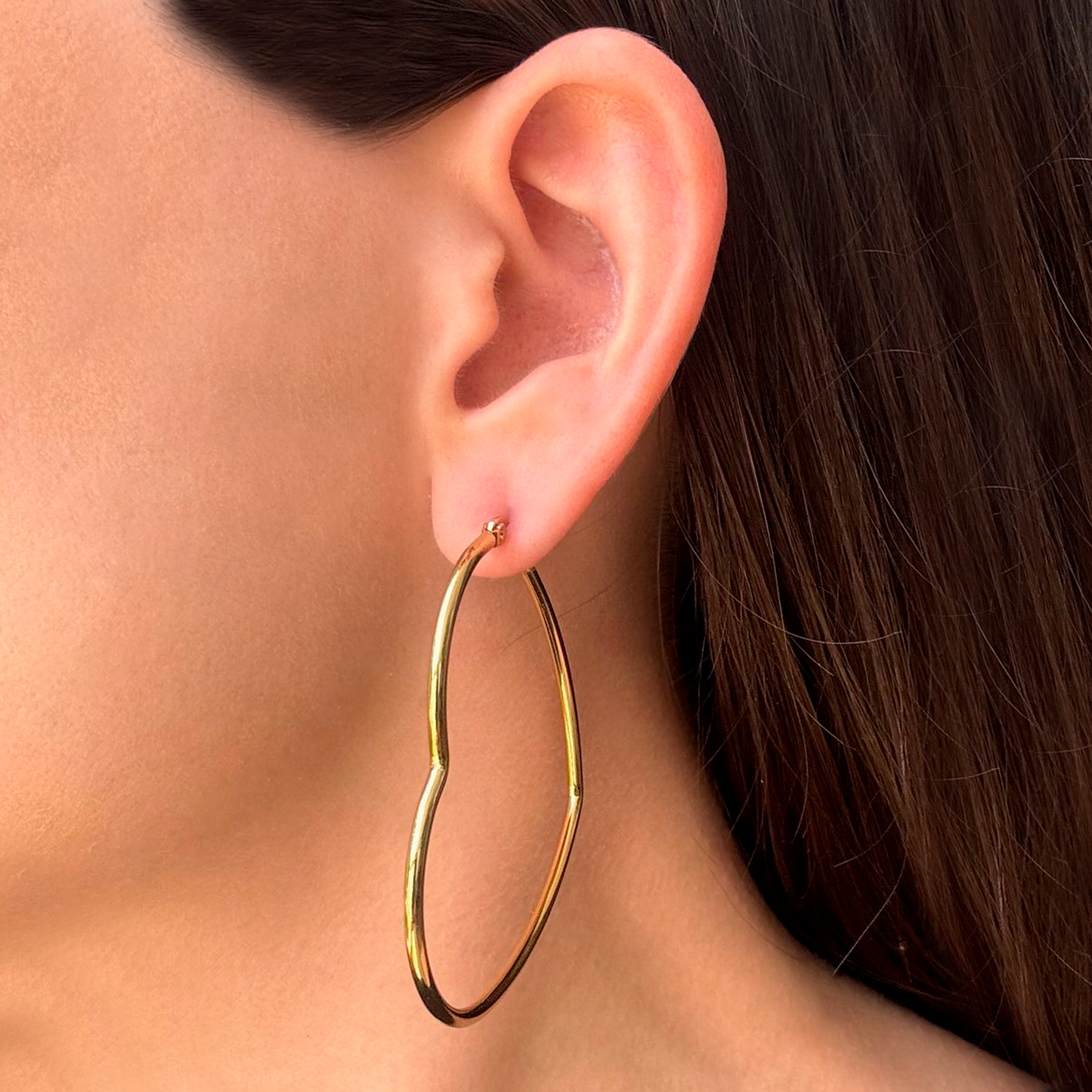 Aretes Dorados Corazón Delineado  Acero Inoxidable 3E4