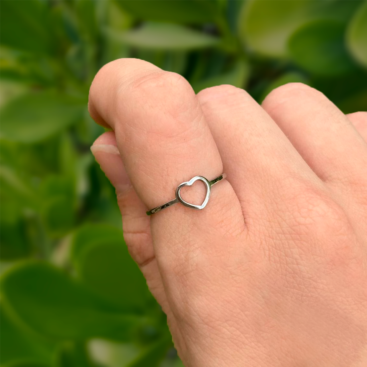 Anillo Plateado Corzón Delineado Acero Inoxidable 1K1