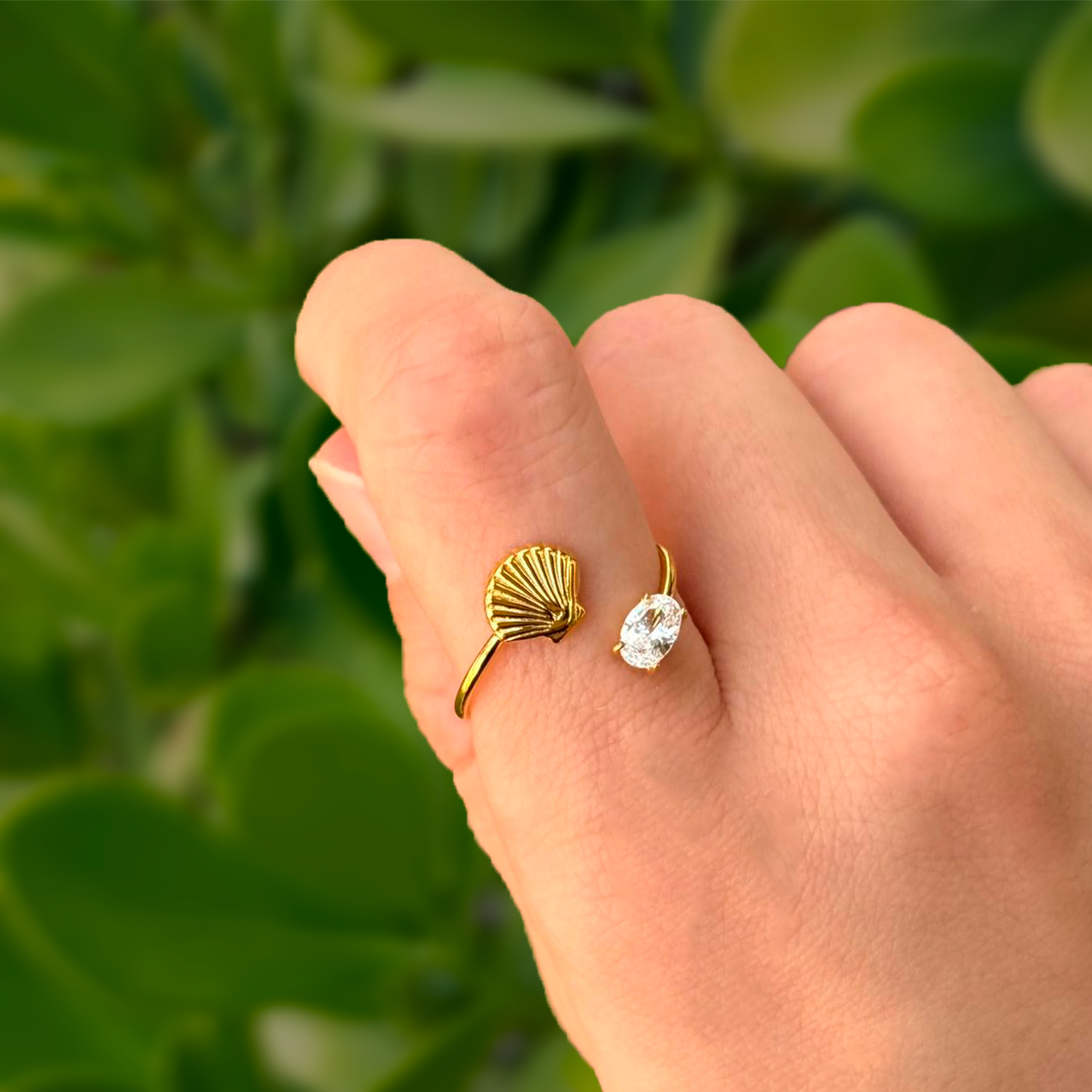 Anillo Dorado Conchita Zirconia Acero Inoxidable 3E1