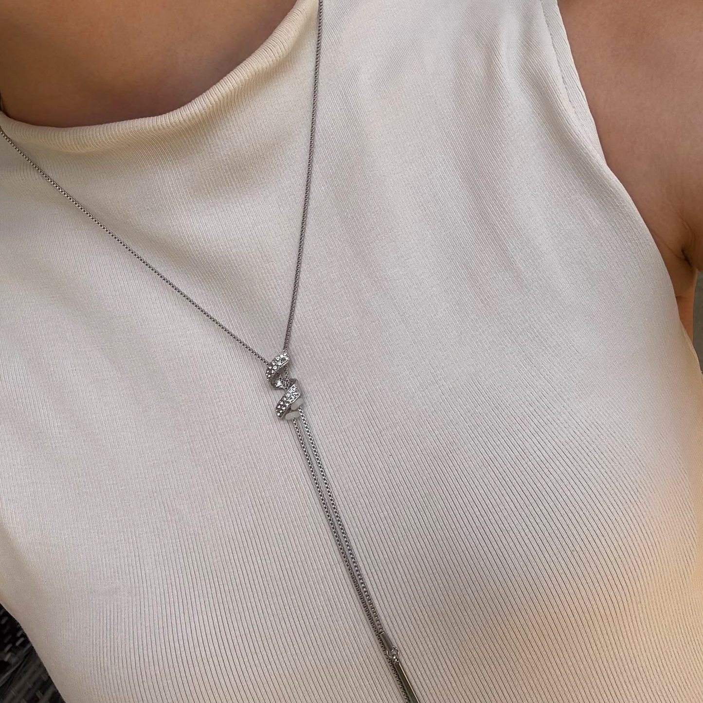 Collar Plateado Corbatero Zirconias