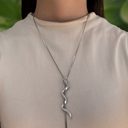 Collar Plateado Corbatero Serpiente Zirconias