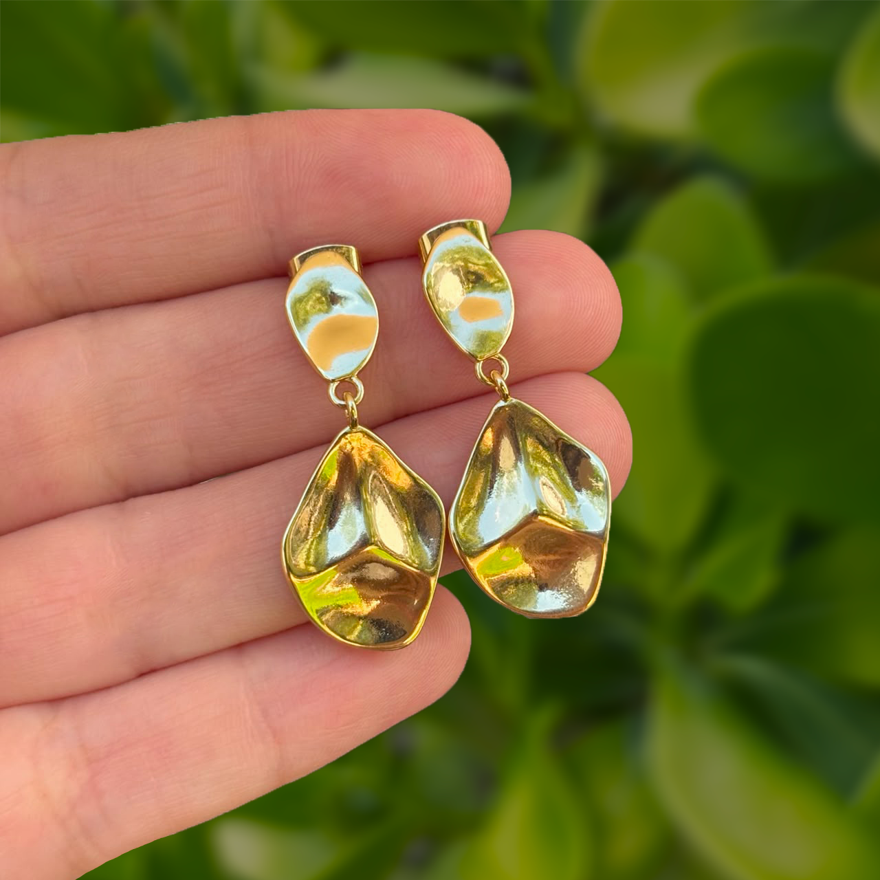 Aretes Dorados Petalos Chapa de Oro